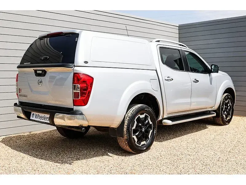 Used Nissan Navara Tekna 190 HP (139 kW) 2019 Silver Pickup