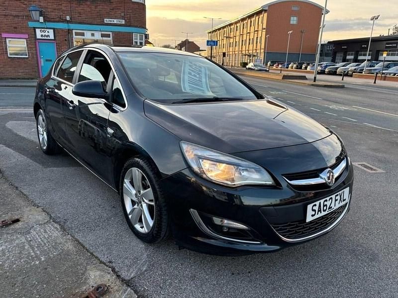 Used Vauxhall Astra SRi 115 HP (84 kW) 2012 Black Hatchback