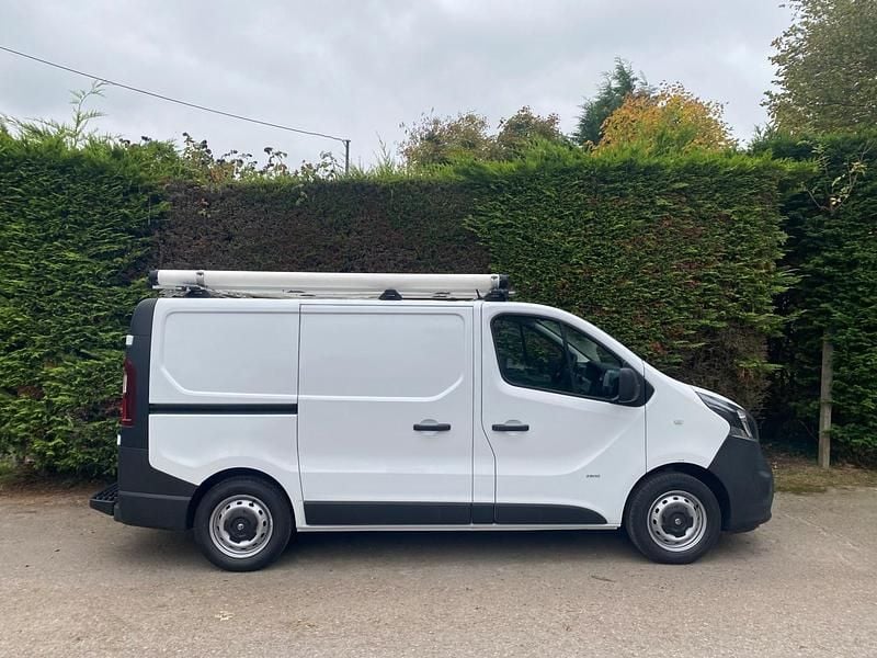 Used Vauxhall Vivaro 90 HP (66 kW) 2016 White MPV