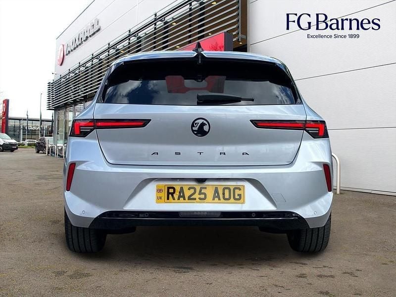 New 2025 Vauxhall Astra Ultimate Hatchback | £26,599 (Fair price) - Image 1/3