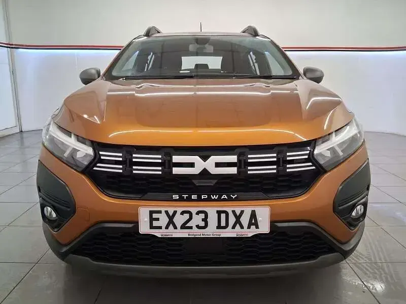 Used Dacia Sandero Expression 2023 Orange Hatchback