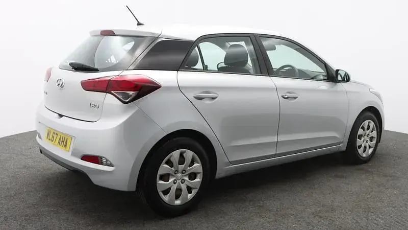 Used Hyundai i20 84 HP (61 kW) 2017 Silver Hatchback