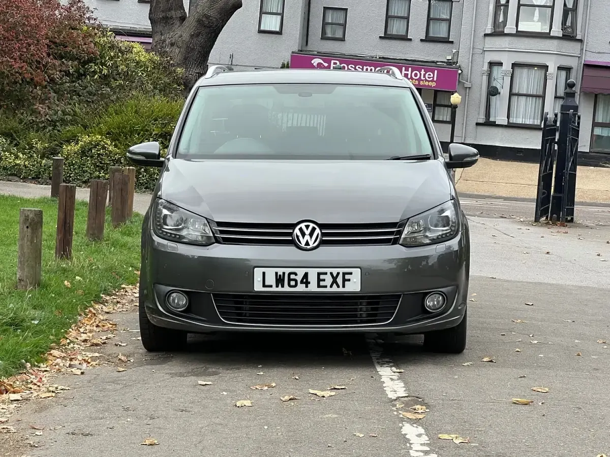 Used VW Touran 140 HP (102 kW) 2015 Grey MPV