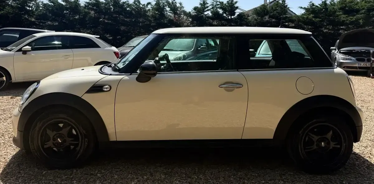 Used Mini Cooper D Hatch 2013 White Hatchback