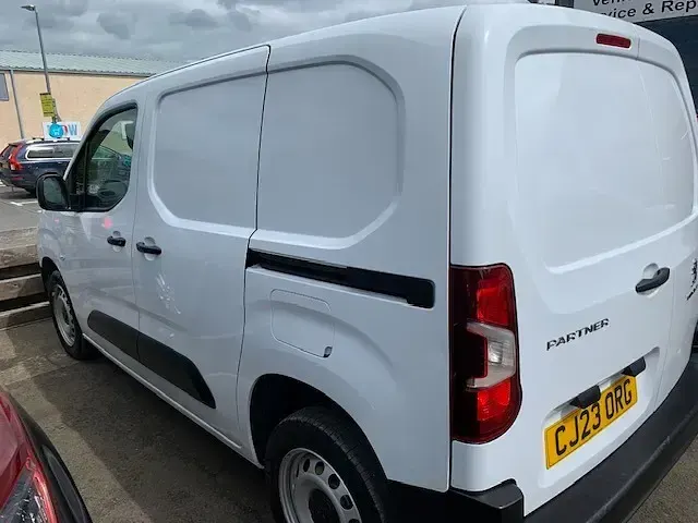 Used Peugeot Partner Premium 131 HP (96 kW) 2023 White MPV