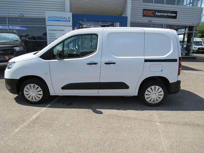 Used Toyota Proace 120 HP (88 kW) 2023 White MPV