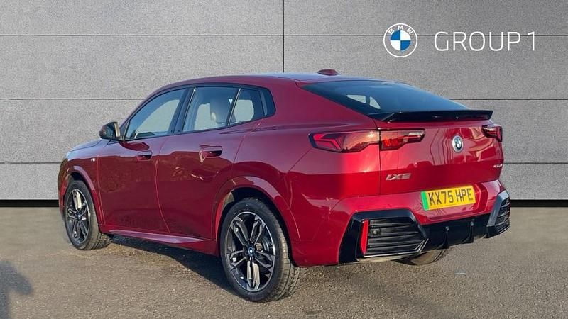 Usado BMW iX2 M Sport 150 kW (204 HP) 2025 Vermelho SUV