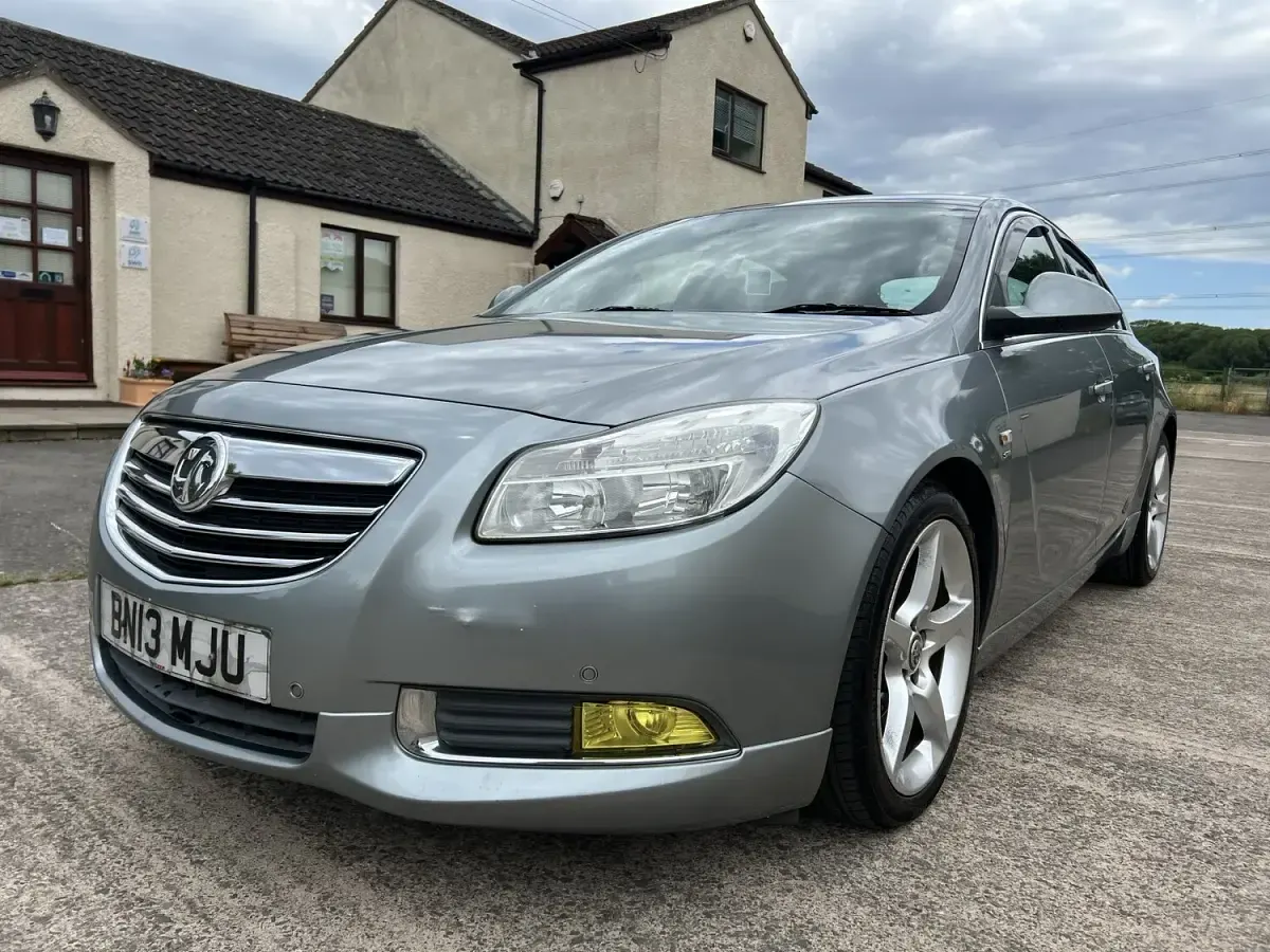 Used Vauxhall Insignia SRi 160 HP (117 kW) 2013 Silver Hatchback
