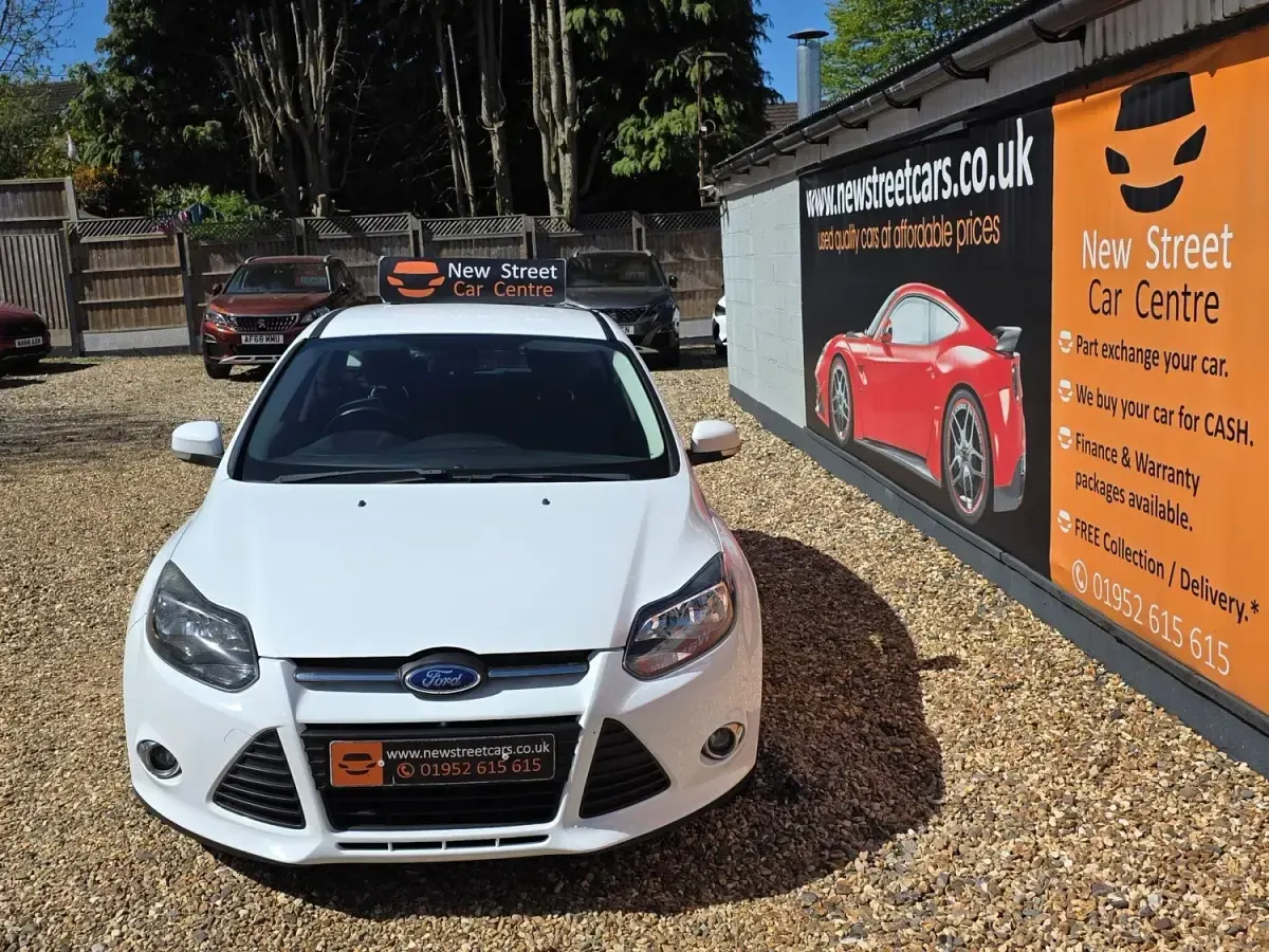 Begagnad Ford Focus Titanium 2013 Vit Halvkombi
