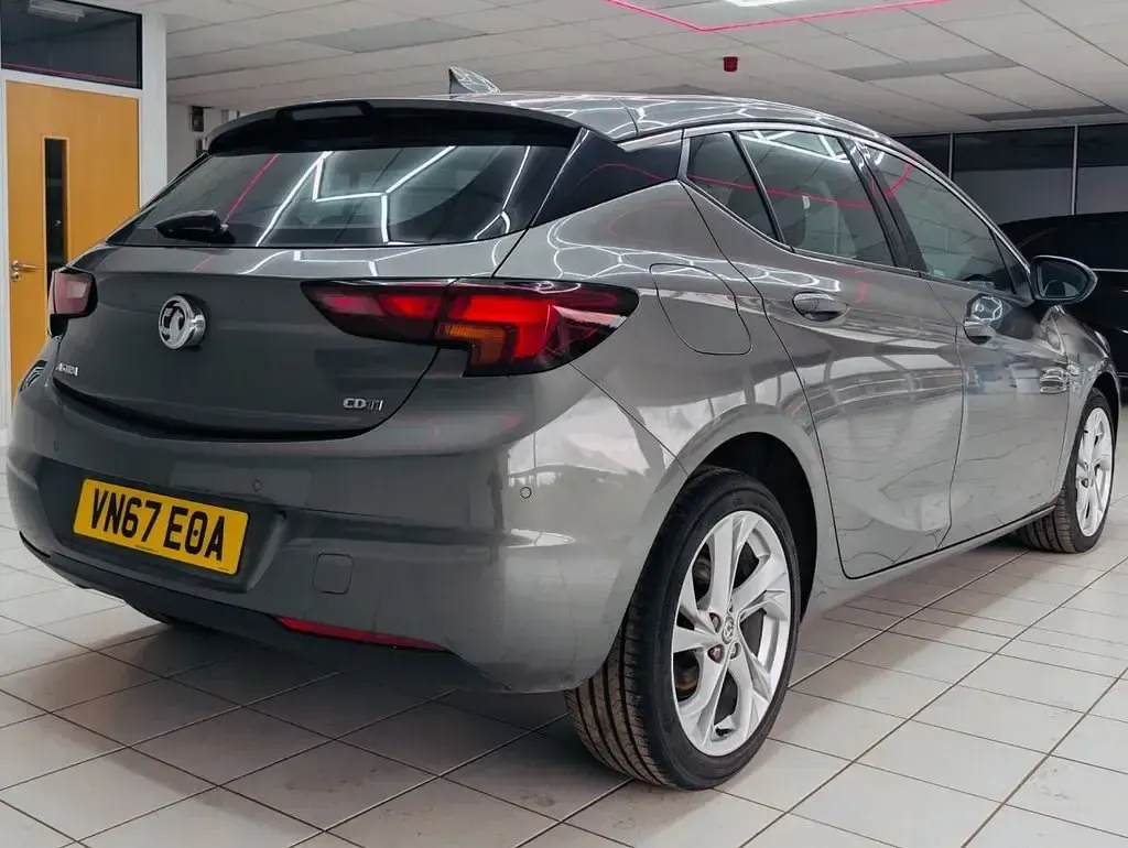 Second-hand Vauxhall Astra SRi 110 CP (80 kW) 2017 Gri Hatchback