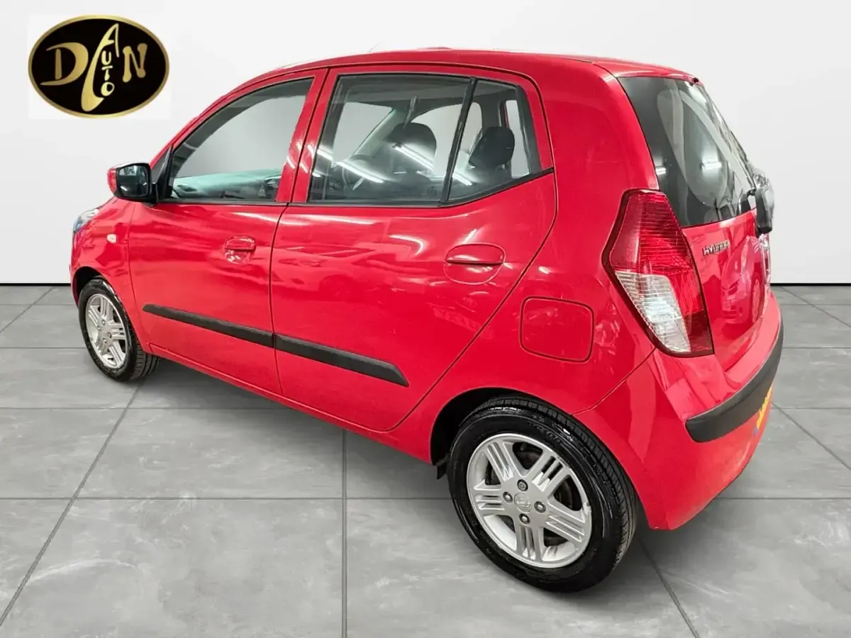 Used Hyundai i10 Comfort 86 HP (63 kW) 2011 Red Hatchback