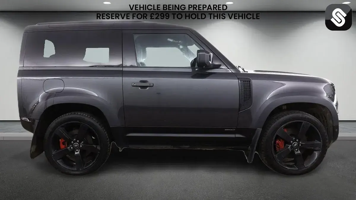 Used Land Rover Defender S 400 HP (294 kW) 2022 Carpathian grey SUV