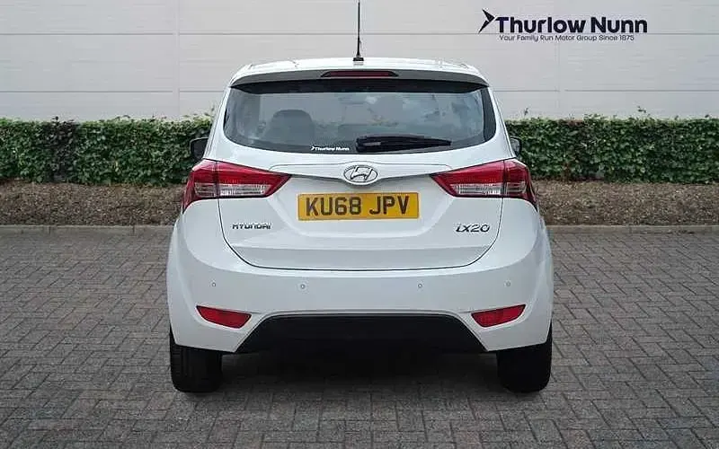 Used Hyundai ix20 SE 90 HP (66 kW) 2018 White Hatchback