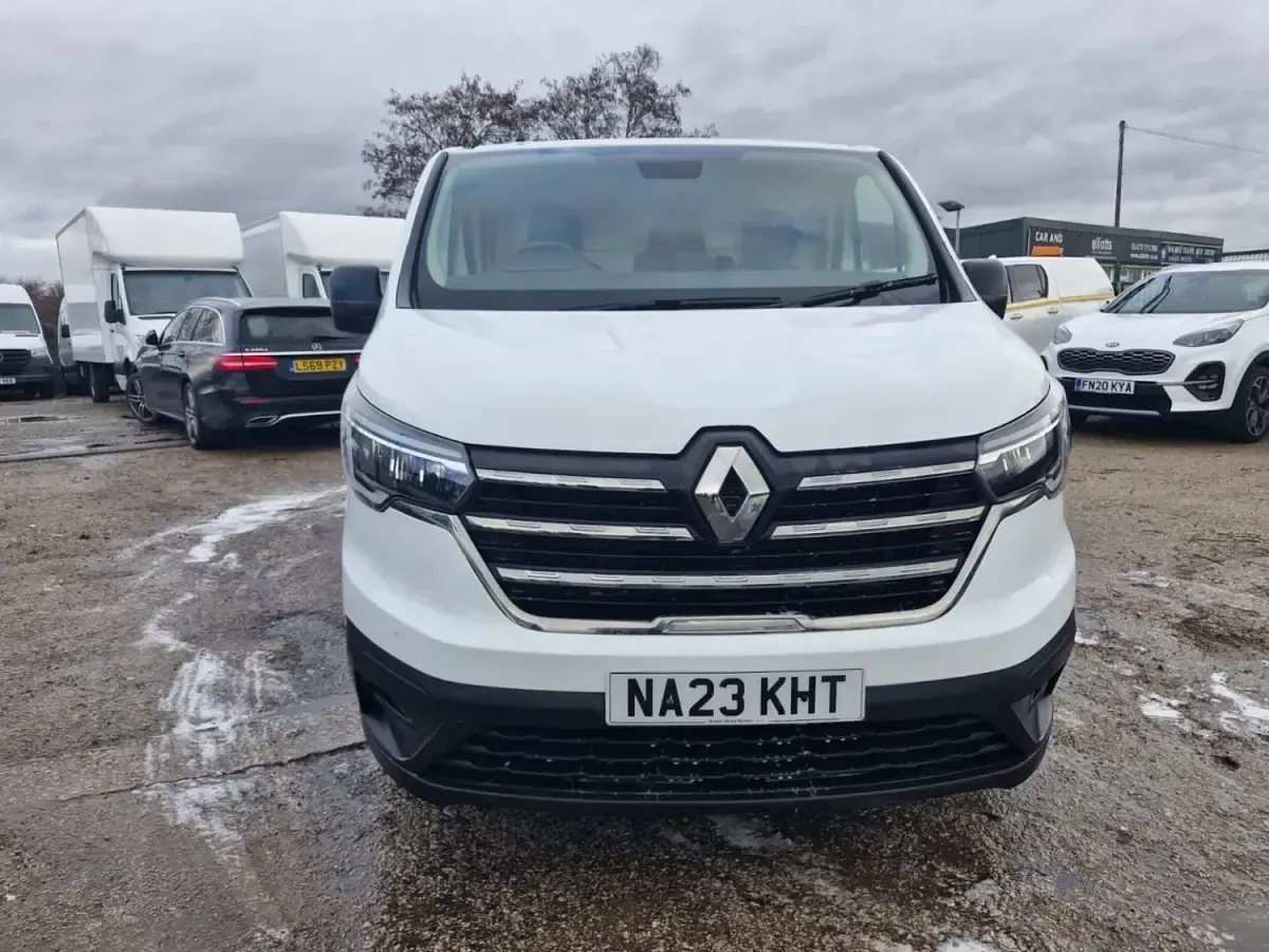 Używany Renault Trafic Business 2023 Biały Minivan