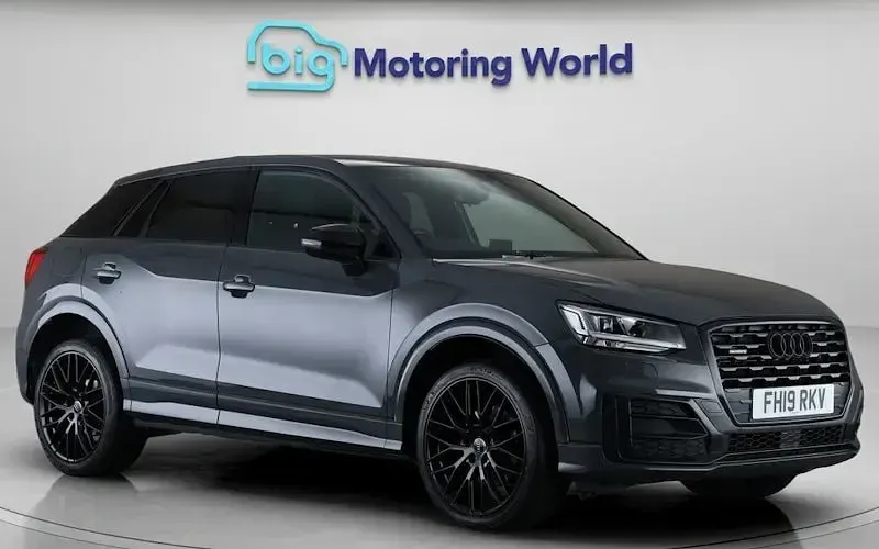 Begagnad Audi Q2 Black Edition 190 HK (139 kW) 2019 Grå SUV
