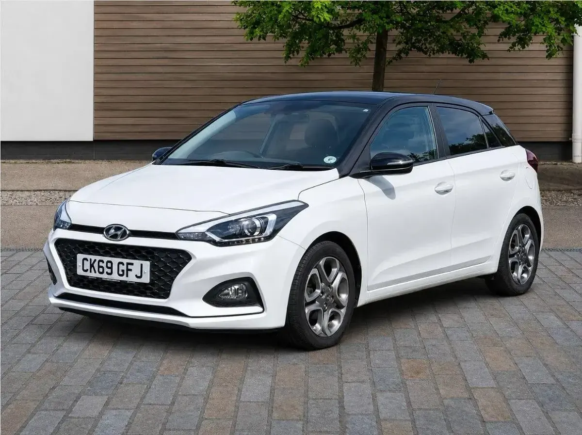 Used Hyundai i20 84 HP (61 kW) 2019 White Hatchback