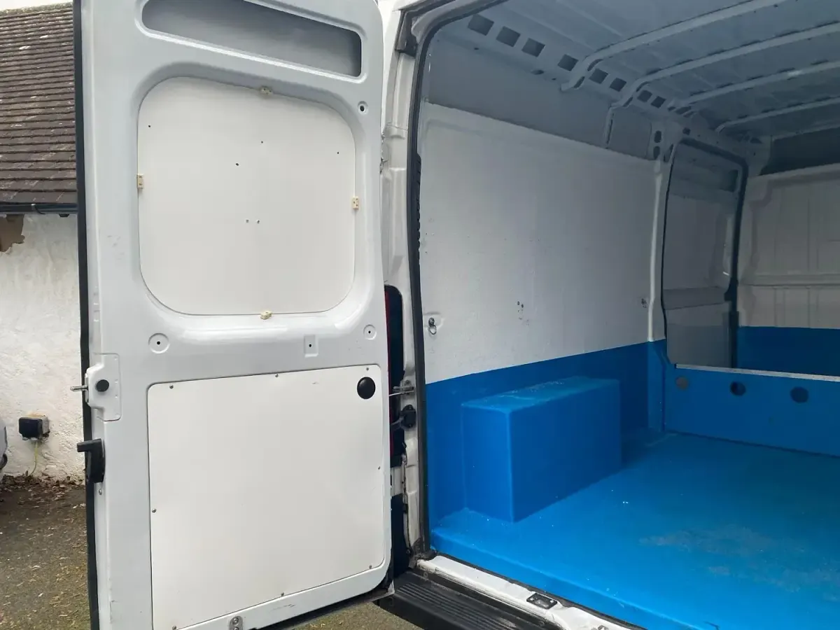 Gebraucht Peugeot Boxer Premium 140 PS (102 kW) 2023 Weiß Van