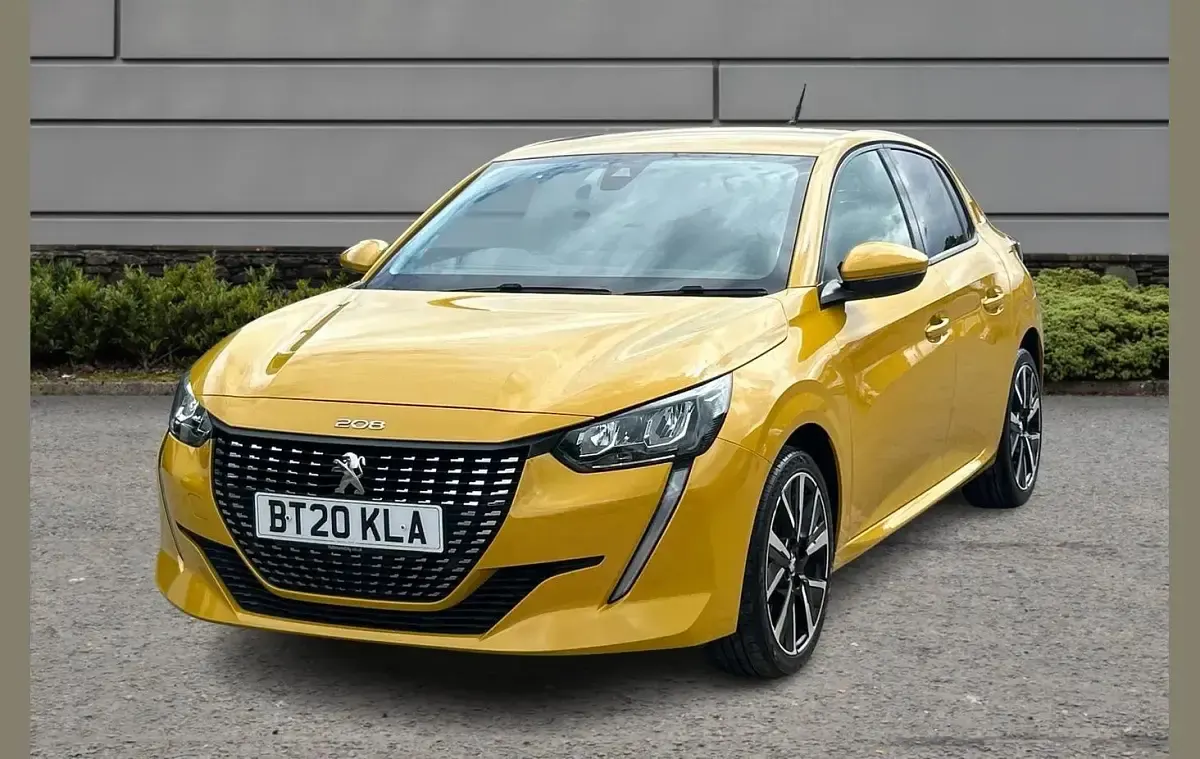 Used Peugeot 208 Allure 101 HP (74 kW) 2020 Yellow Hatchback