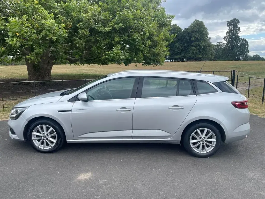 Used Renault Mégane GrandTour Play 115 HP (84 kW) 2020 Silver Estate