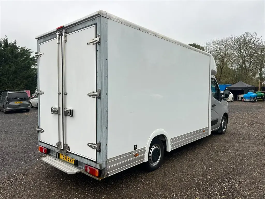 Used Renault Master Business 135 HP (99 kW) 2022 Grey MPV