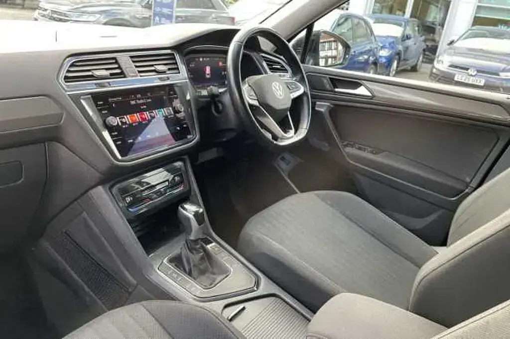 Gebraucht VW Tiguan Allspace Life 150 PS (110 kW) 2023 Schwarz SUV