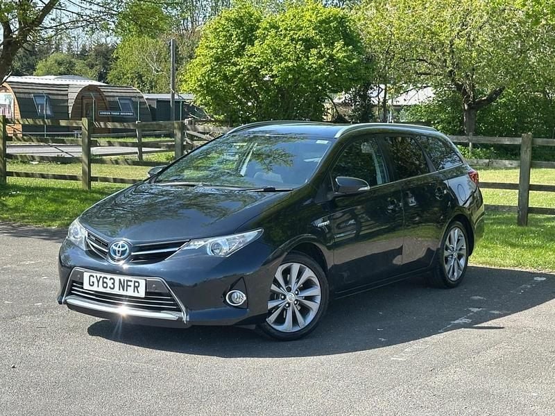 Used Toyota Auris Hybrid 136 HP (100 kW) 2013 Grey Estate