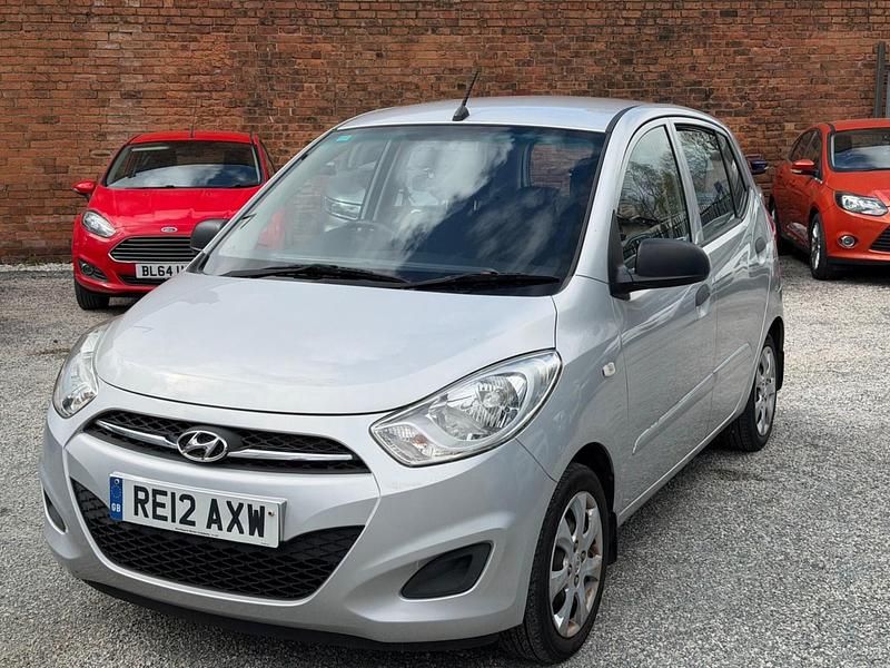 Used Hyundai i10 Classic 85 HP (62 kW) 2012 Silver Hatchback
