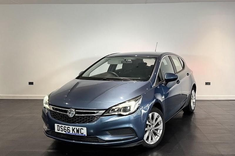 Used Vauxhall Astra Design Edition 110 HP (80 kW) 2016 Blue Hatchback