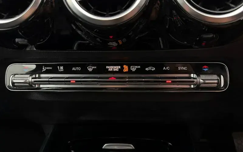 Used Mercedes GLA200 Executive 163 HP (119 kW) 2021 Black SUV