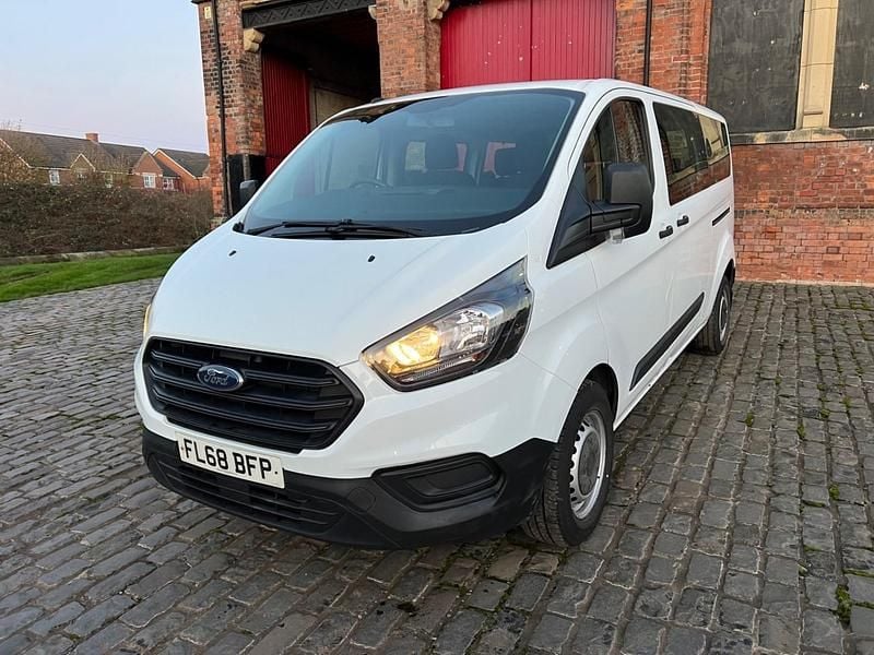 White Used 2018 Ford Transit Custom Estate | £8,995 (Fair price) - Image 1/4
