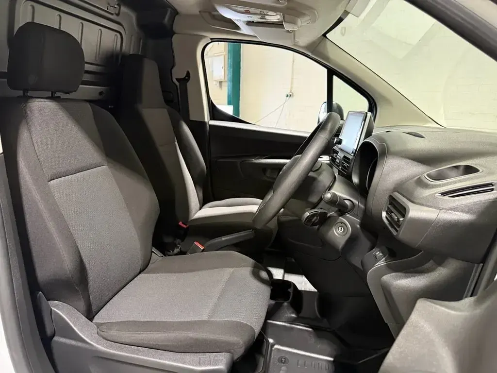 Used Citroën Berlingo 100 HP (73 kW) 2023 White MPV