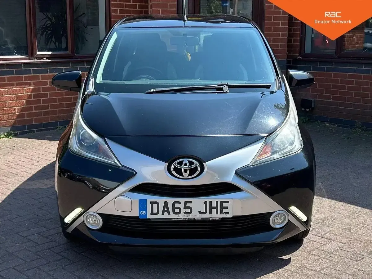 Used Toyota Aygo X-clusiv 69 HP (50 kW) 2015 Black Hatchback