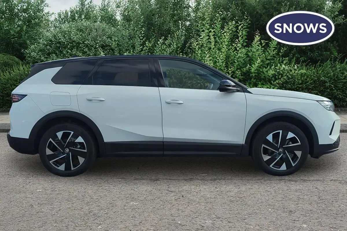 Used Vauxhall Grandland X GSe 136 HP (100 kW) 2025 White SUV