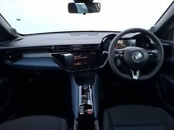 New Alfa Romeo GT Junior 136 HP (100 kW) 2025 Metallic  scala ivory Hatchback