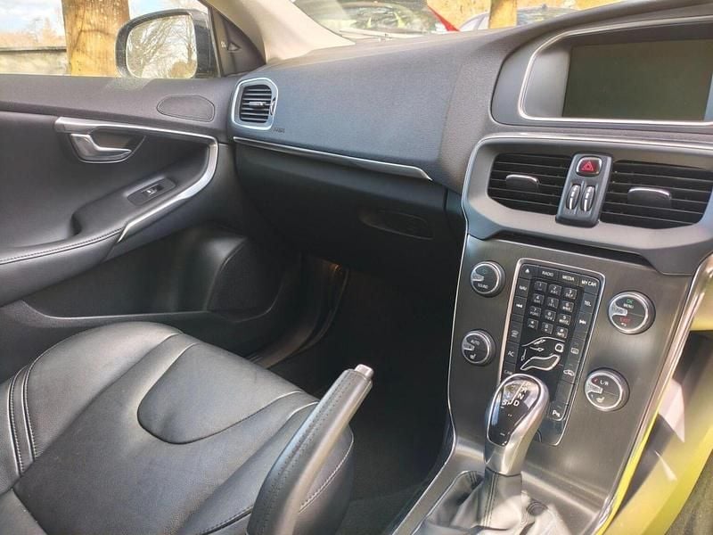 Used Volvo V40 SE Lux 180 HP (132 kW) 2014 Black Hatchback