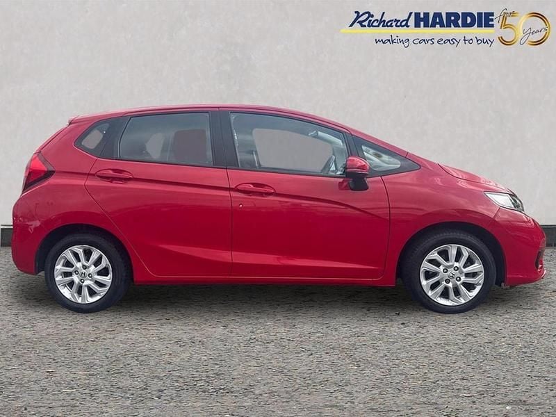 Used Honda Jazz SE 101 HP (74 kW) 2018 Red Hatchback