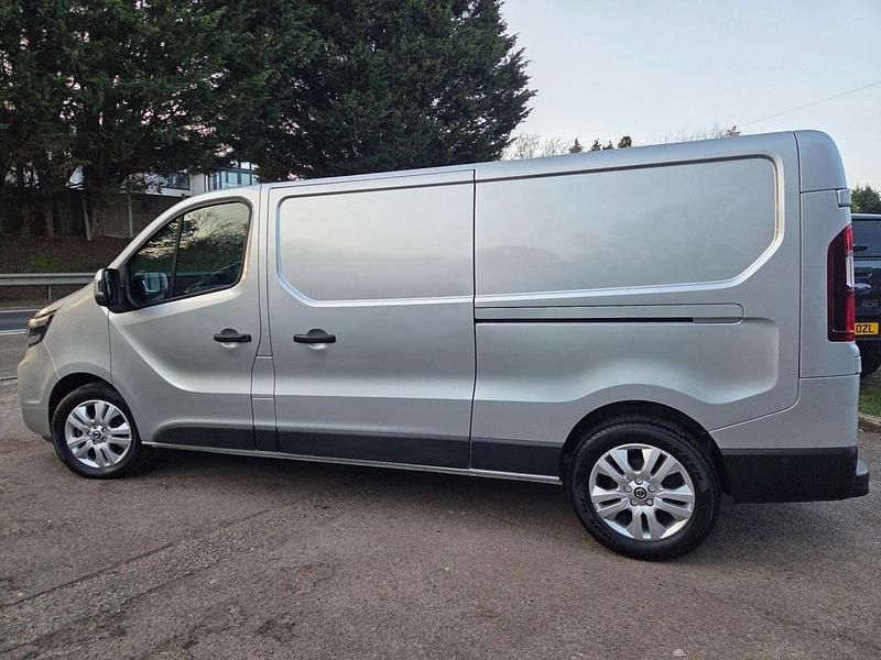 Used Nissan Primastar Tekna 150 HP (110 kW) 2022 Grey MPV