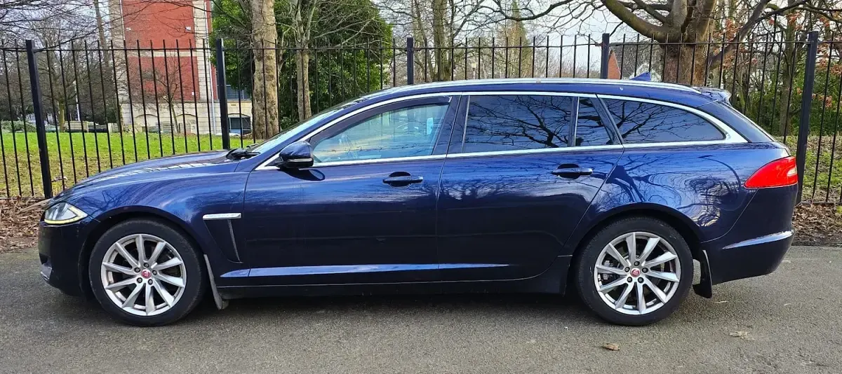 Used Jaguar XF Sportbrake Premium Luxury 200 HP (147 kW) 2014 Blue Estate