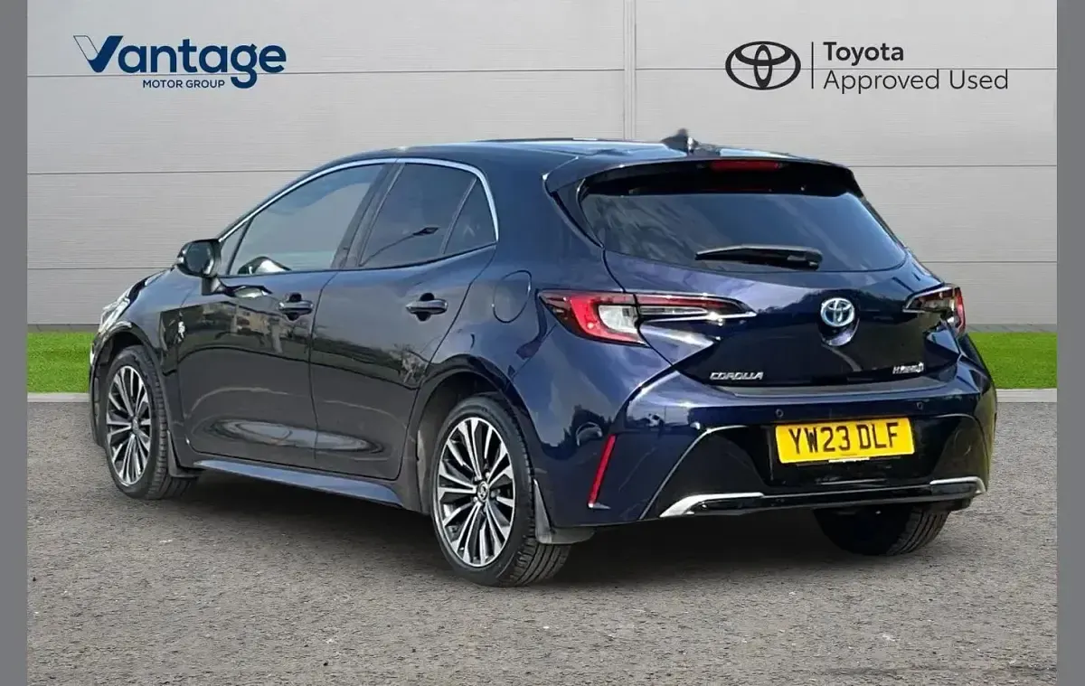 Used Toyota Corolla Design 138 HP (101 kW) 2023 Blue Hatchback