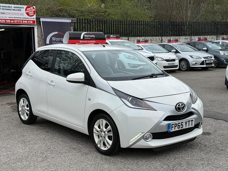 Used Toyota Aygo X-pure 69 HP (50 kW) 2015 White Hatchback