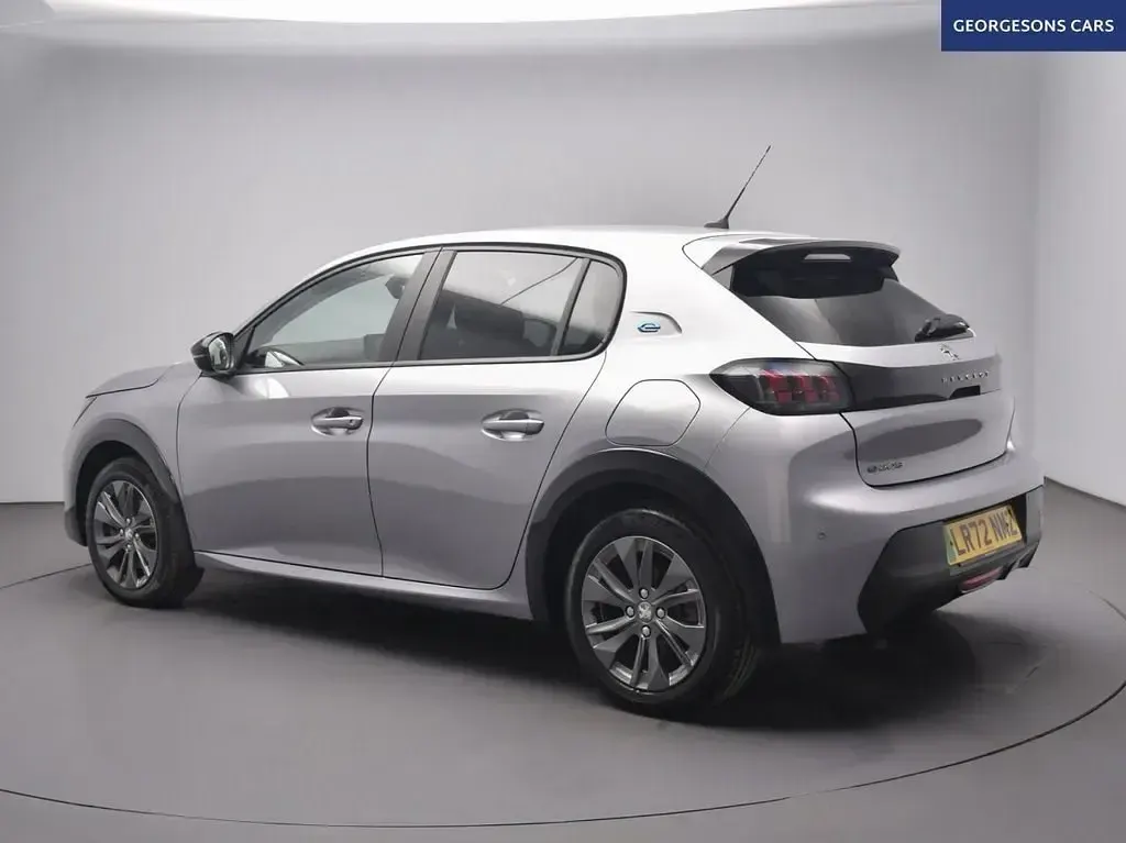 Second-hand Peugeot e-208 Active+ 100 kW (136 CP) 2023 Gri Hatchback