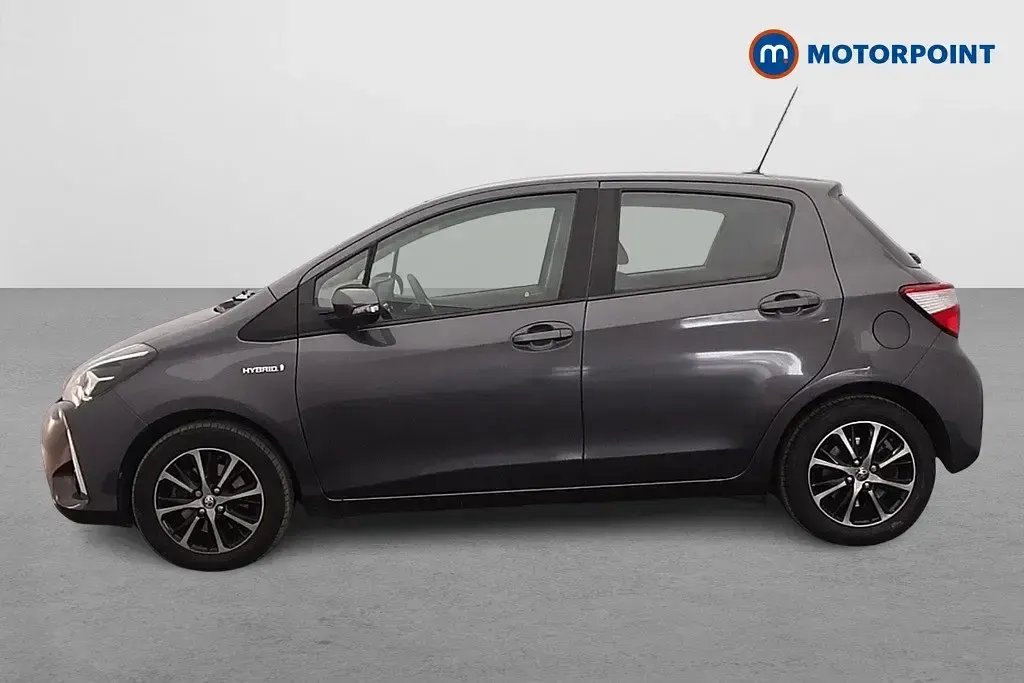 Used Toyota Yaris Hybrid 101 HP (74 kW) 2019 Grey Hatchback
