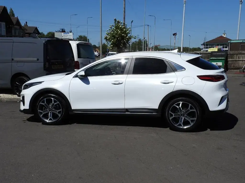 Usado Kia XCeed 118 HP (86 kW) 2021 Branco SUV