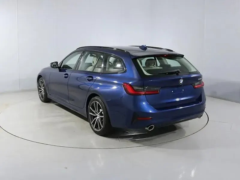 Used BMW 330 Sport Line 258 HP (189 kW) 2019 Blue Estate