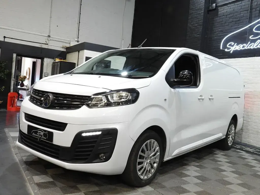Used Vauxhall Vivaro S 100 HP (73 kW) 2023 White MPV