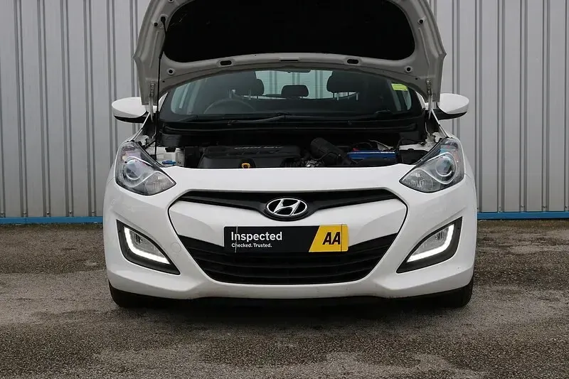 Used Hyundai i30 Classic 2015 White Hatchback