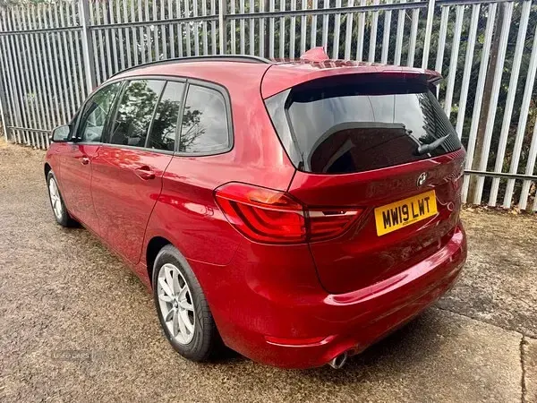 Used BMW 218 Comfort Edition 140 HP (102 kW) 2019 Red Estate