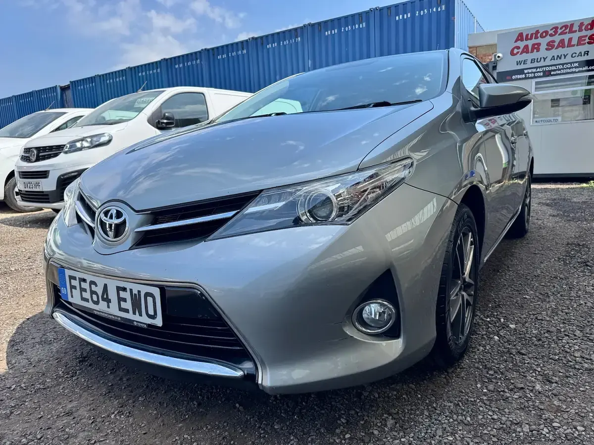 Used Toyota Auris Plus 132 HP (97 kW) 2014 Grey Hatchback