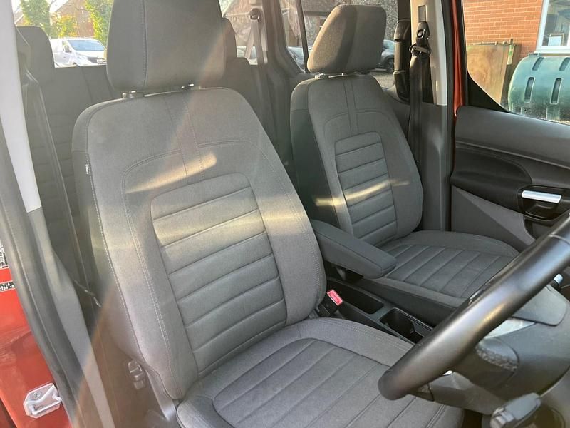Used Ford Tourneo Connect Titanium 120 HP (88 kW) 2022 Orange MPV