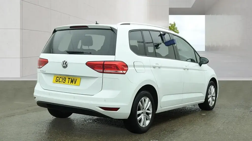 Used VW Touran SE 115 HP (84 kW) 2019 White MPV